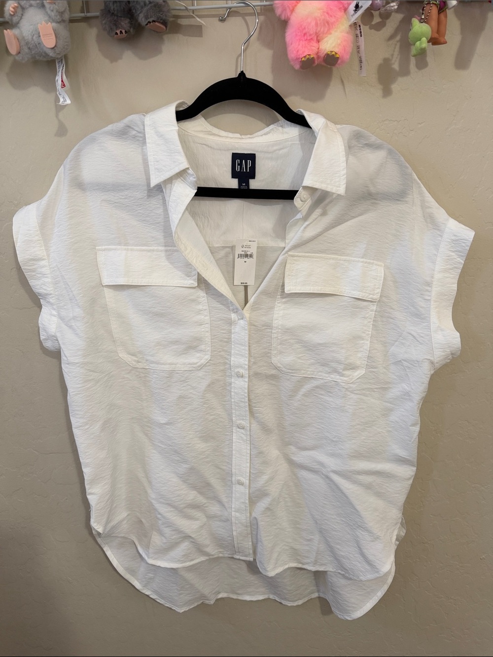 GAP White Short Sleeve Button-Front Shirt with Chest Pockets